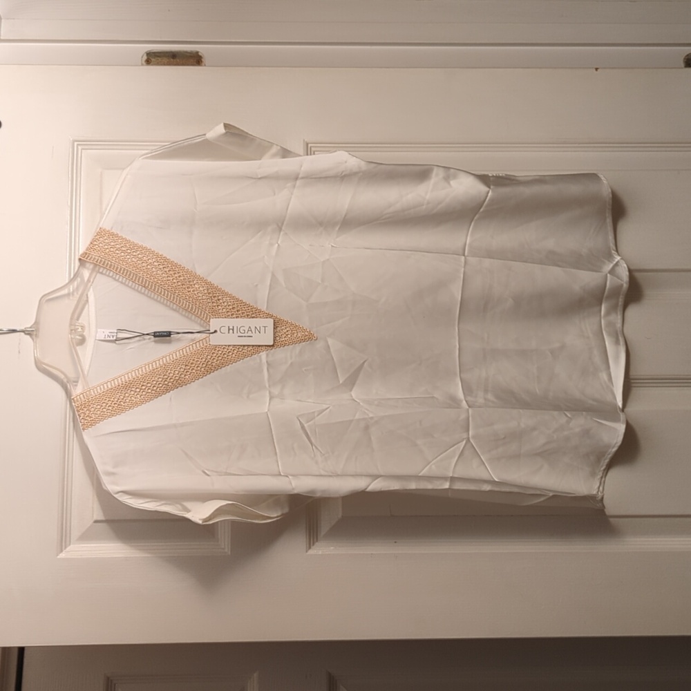 New with tags women's blouse